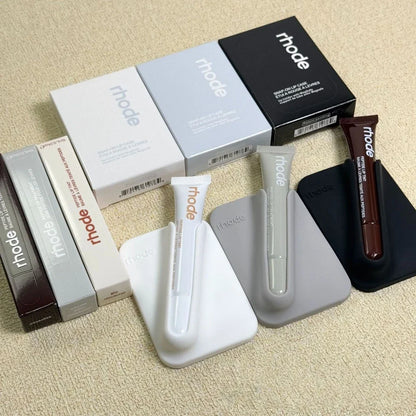 Magnetic Snap-On Lip Gloss Phone Case - MagSafe-Compatible Lipstick Holder for Mobile Phones