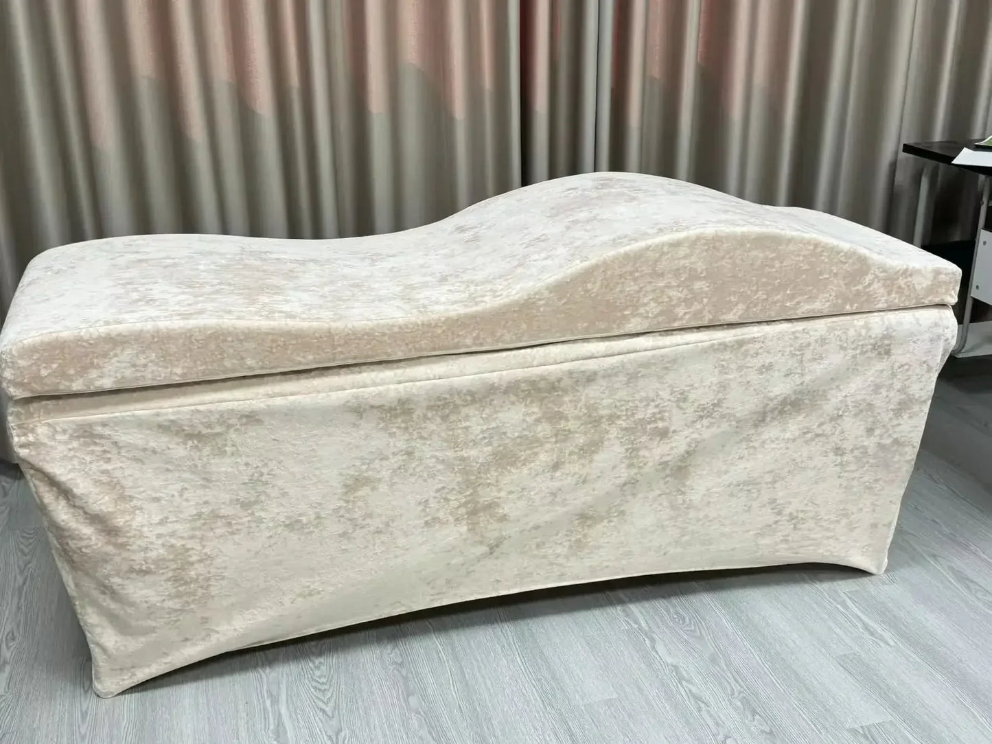 Beauty Salon Curved Extension Lash Bed Topper – Velvet Massage Table Mattress for Eyelash Extensions, Customizable