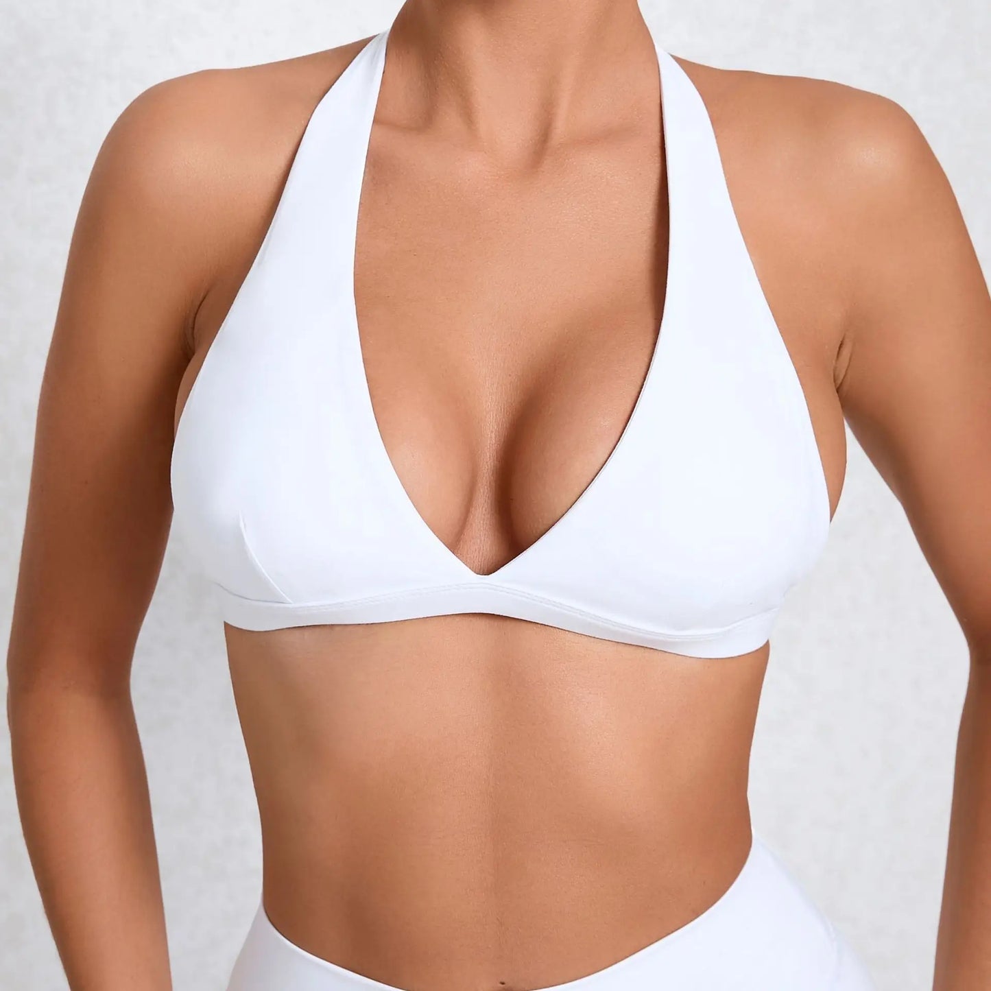 WANAYOU Women’s Deep V Yoga Bra — Halter Sports Crop Top | Padded Open-Back Gym & Fitness Workout Top