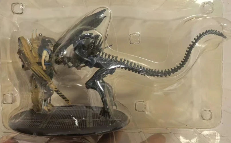 Alien Queen vs. Loading Robot PVC Figure — 14cm Collectible Model Toy