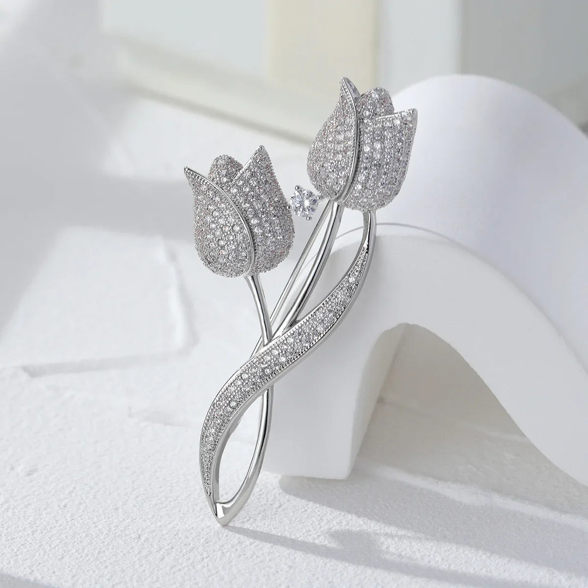 Luxury Tulip Flower Brooch Pin with White Stone – Elegant Rose Floral Jewelry for Women (2023 Design)
