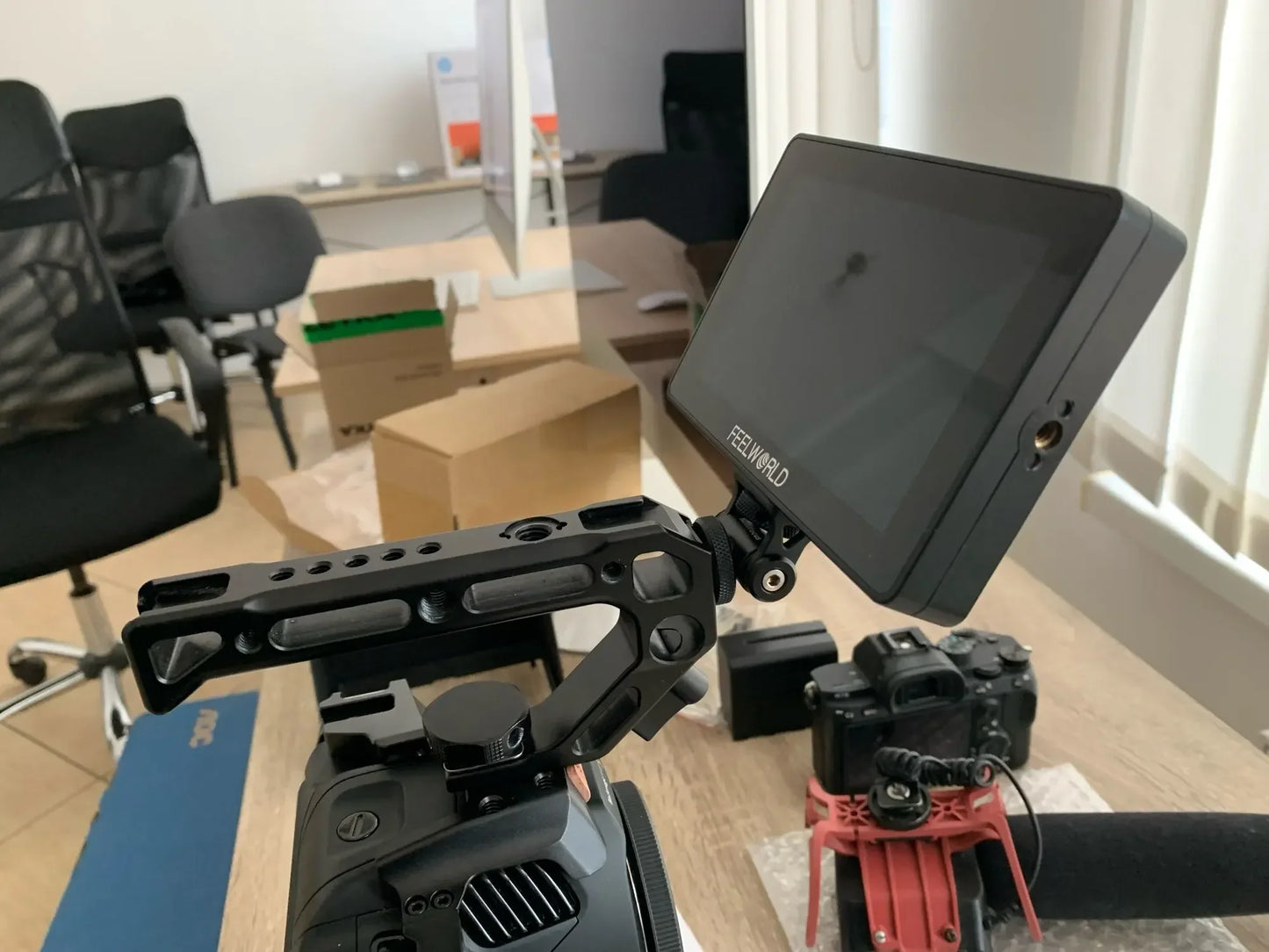 Minifocus Monitor Holder Cold Shoe Mount for Camera, 180° Tilt Adjustable Bracket for Field Monitors, Microphone, Hot Shoe