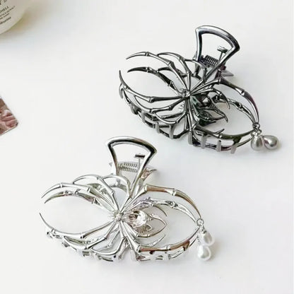 Women's Y2K Skull Spider Hair Clip - Rhinestone Pearl Alloy Claw Design for Stylish Daily Hair Accessories