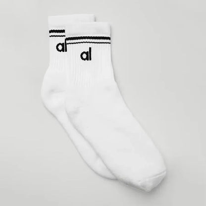 A Women's Soft Cotton Yoga Socks – Mid-Tube Solid Color Casual Socks for Men & Women*