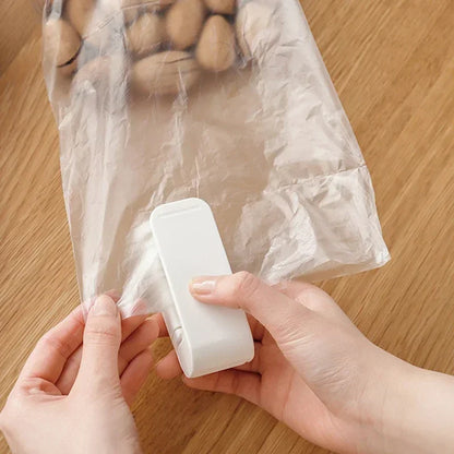 Mini Heat Sealing Machine – Portable Food Bag Sealer for Kitchen, Plastic Bag Closure & Packing Tool