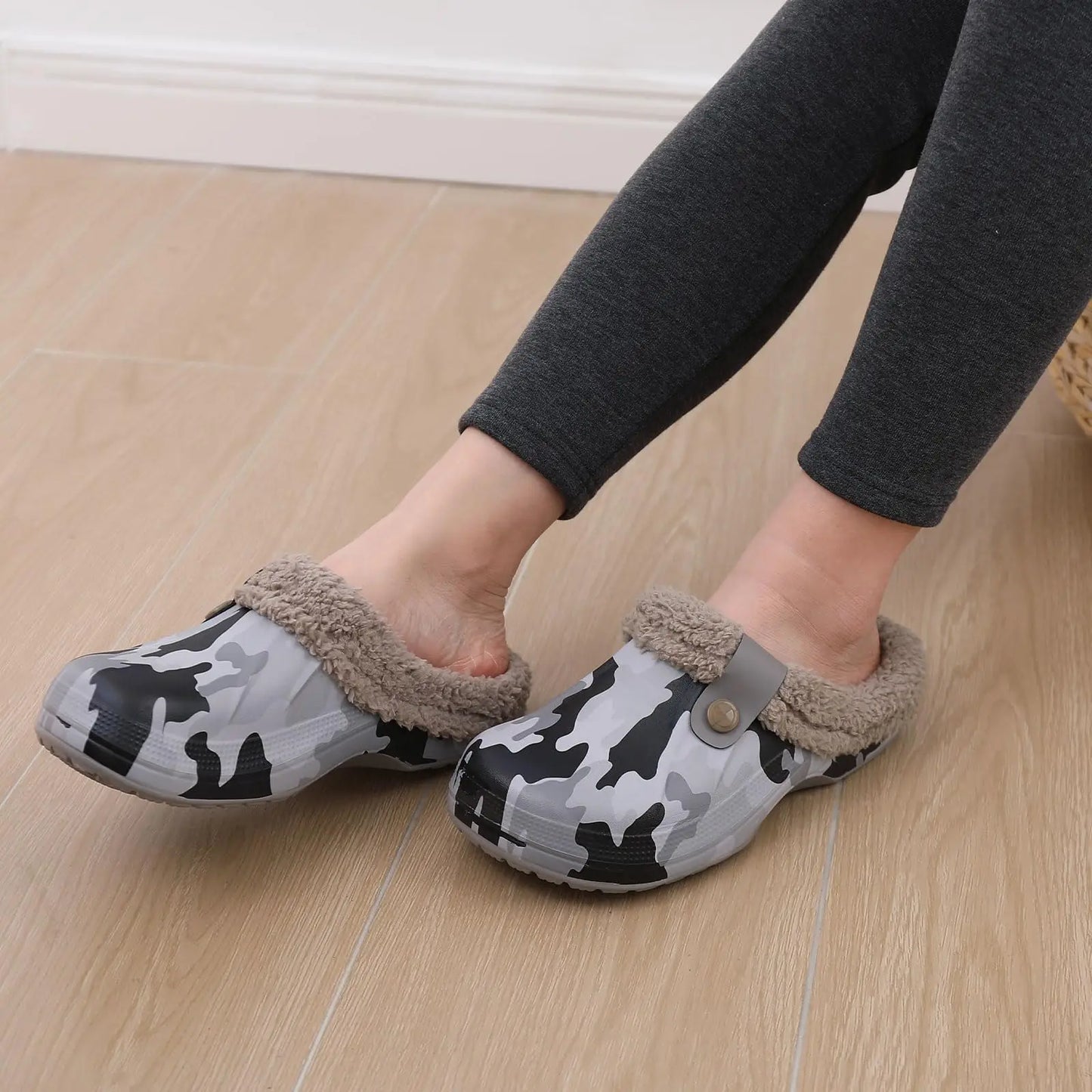 Bebealy Casual Women’s Garden Shoes & Warm Fluffy Men’s Waterproof Winter Slippers – Outdoor Antiskid Classic Leopard Design