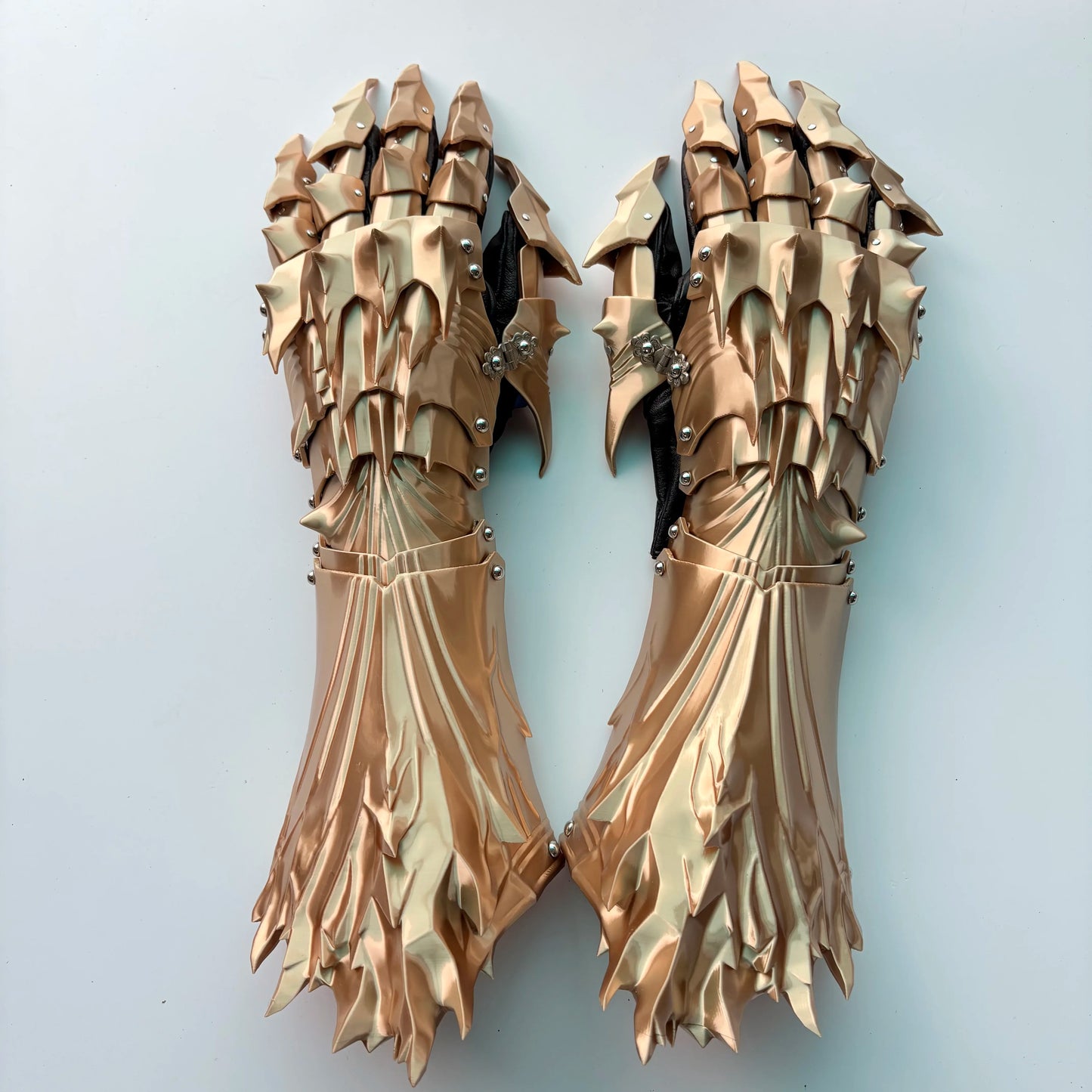 3D Printed Dragon Cosplay Gloves - Customizable Silk PLA Prop Gloves for Boys