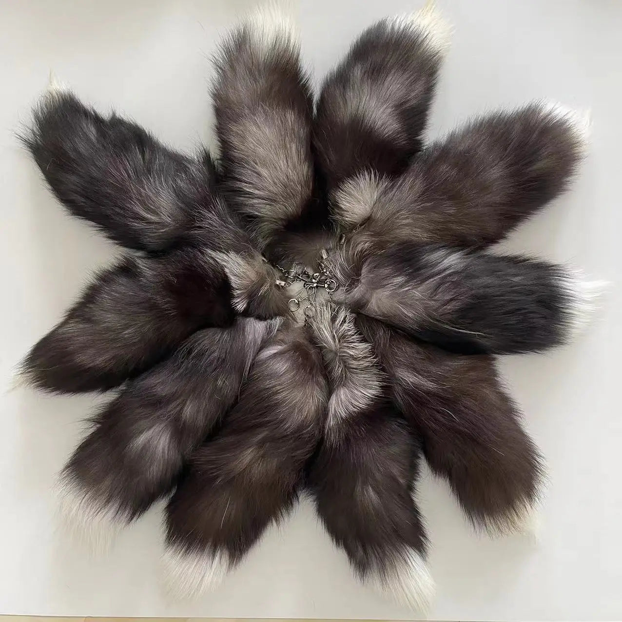 Real Fox Fur Tail Keychain – Large Natural Fur Pendant for Cosplay, Bags, Cars, and Women