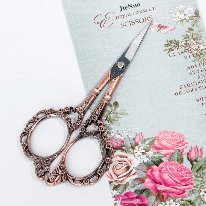 Retro Nail Art Scissors – Stainless Steel Cuticle Precision Tool for Nail Salon, Pedicure & Beauty Grooming Kit