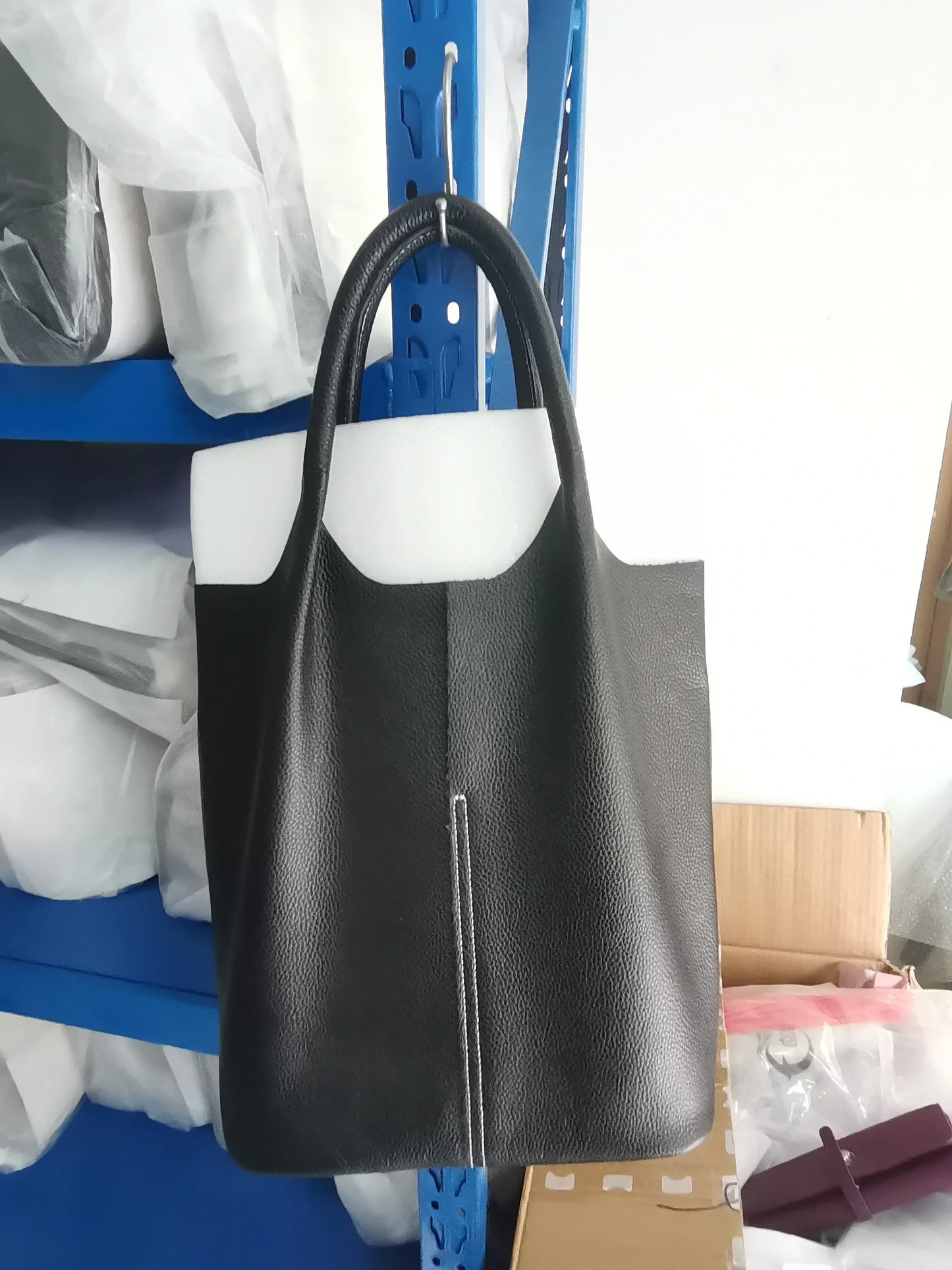 Genuine Leather Women’s Commuter Tote Bag — Soft Cowhide Shoulder Handbag, Large Capacity Bucket Bag, 2025 New