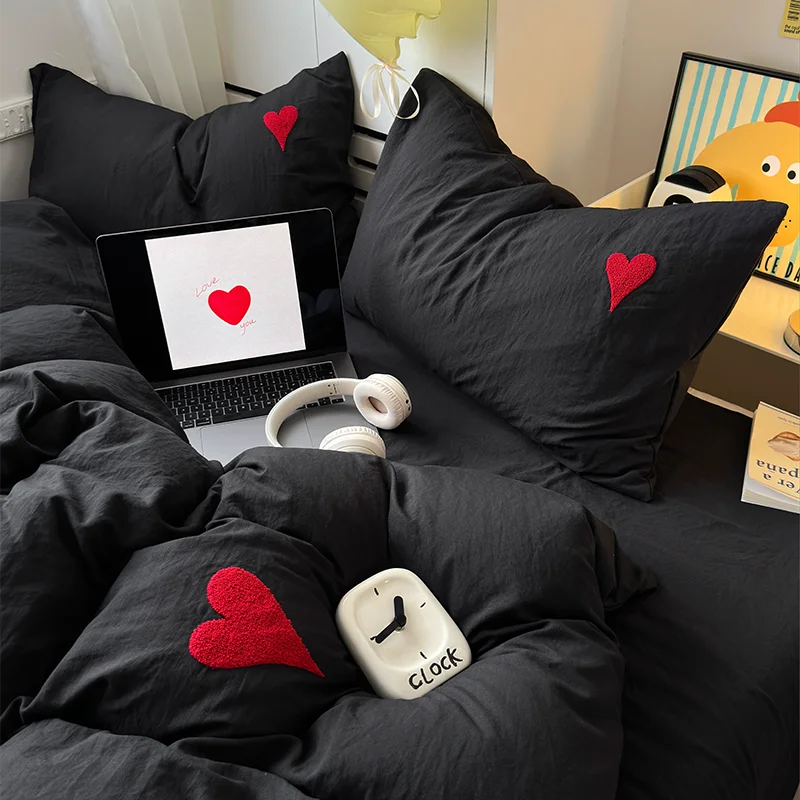 Cool Black Duvet Cover Set – Nordic Embroidered Heart Luxury Bedding, 4-Piece Set for Girls