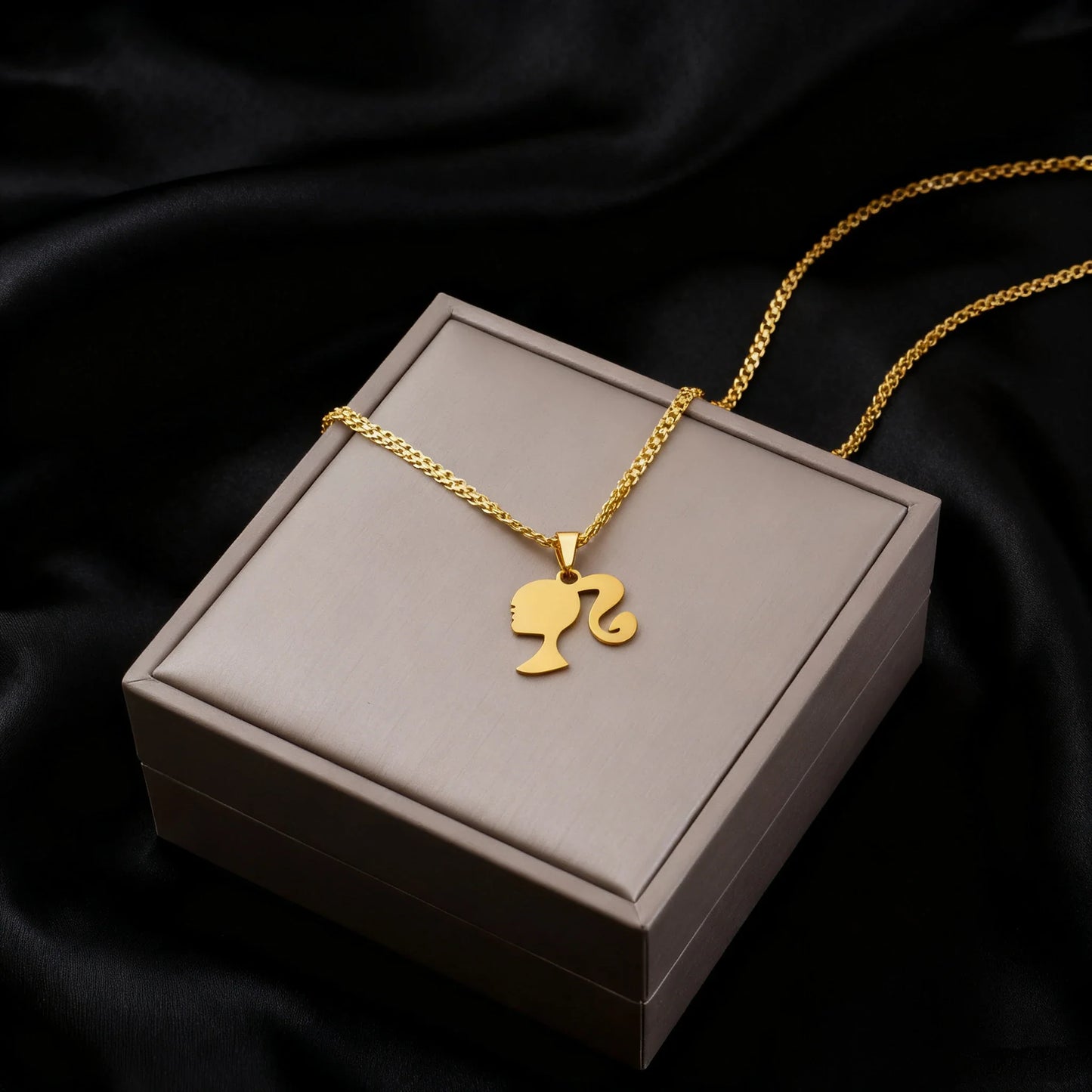 Luxury Gold Stainless Steel Letter Necklace – Minimalist Women’s Jewelry for Daily Wear & Gift