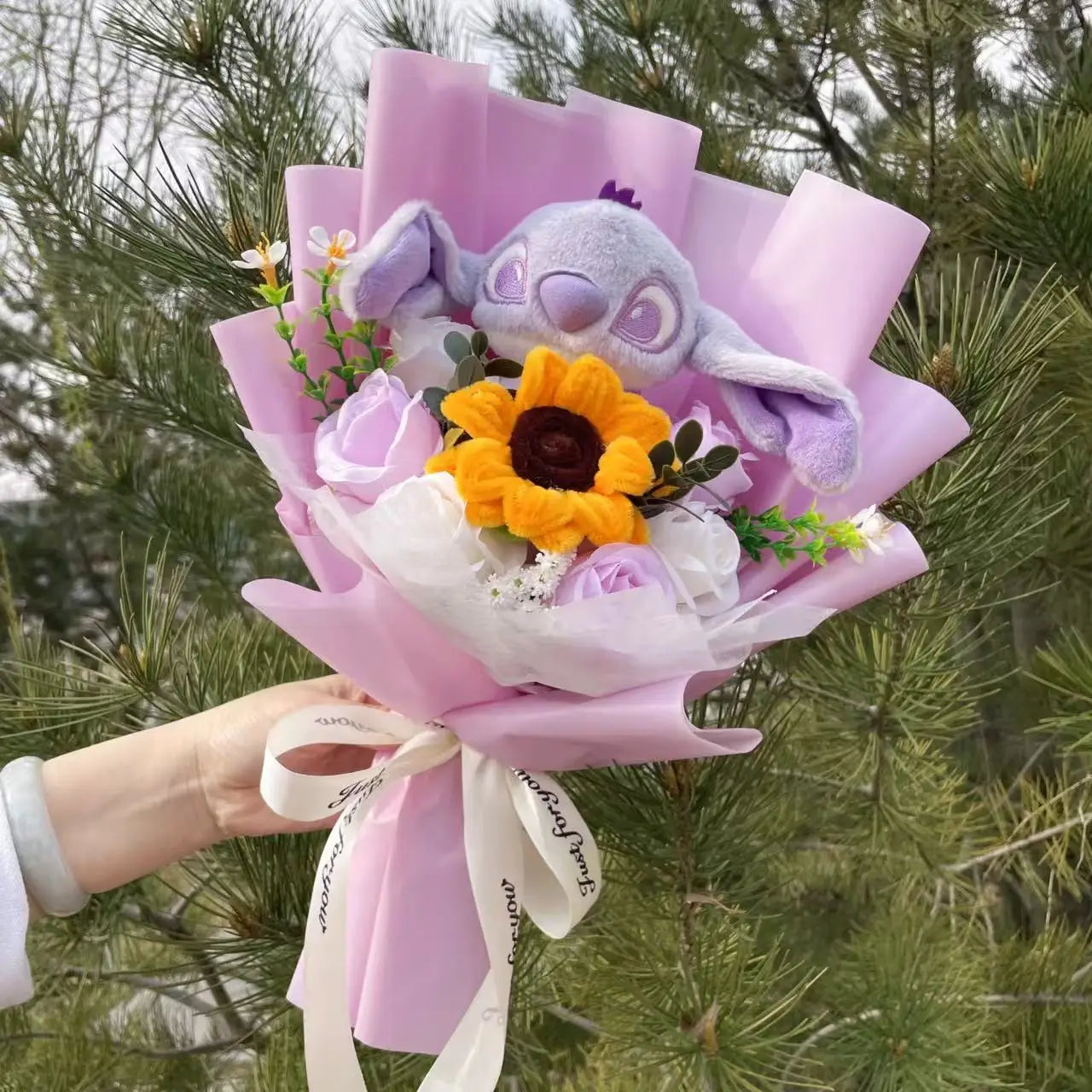 Cartoon Stitch Plush Doll with Flowers – Handmade Stuffed Animal Bouquet for Valentine’s, Christmas & Graduation Gifts
