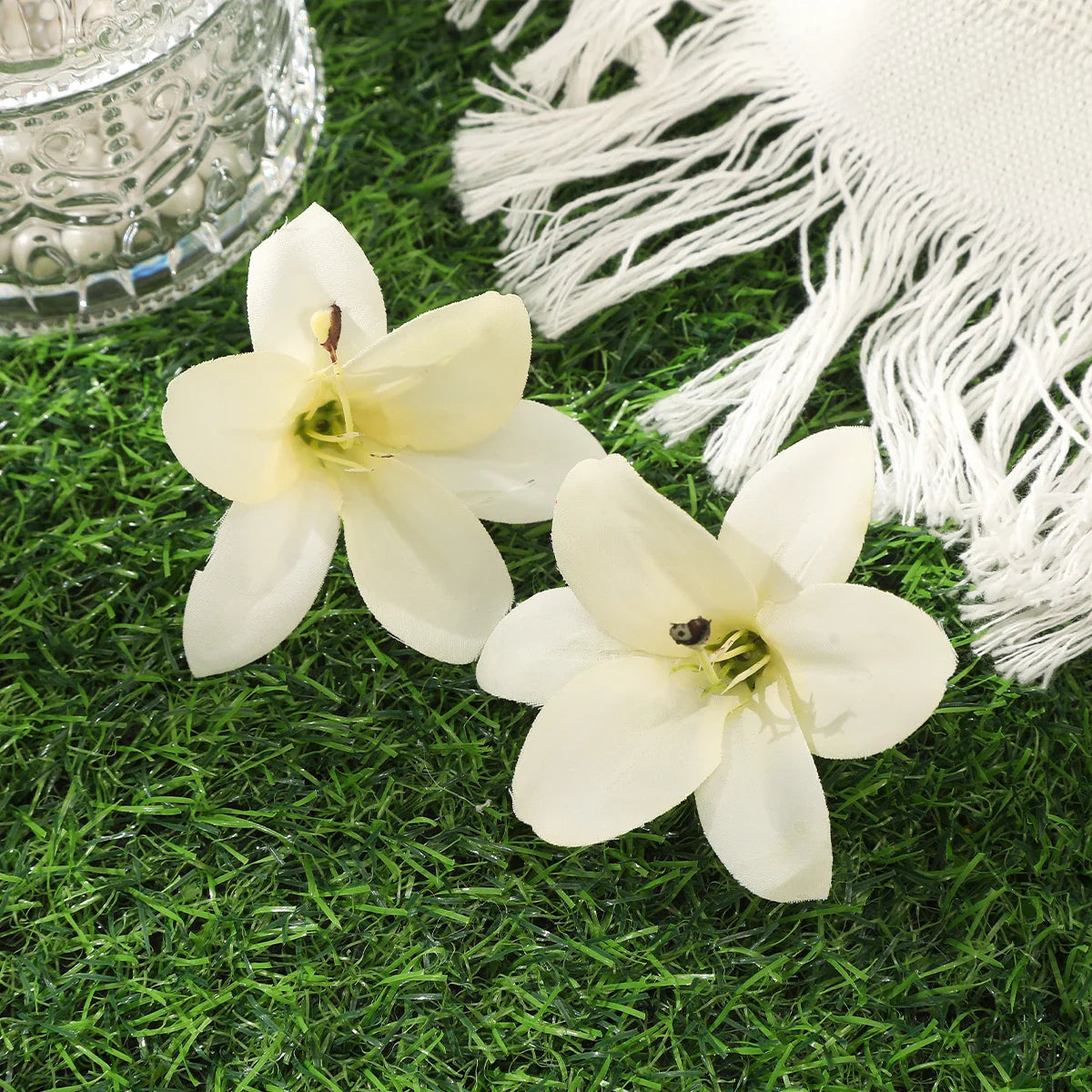 Simulated Orchid Flower Hairpins – White & Pink Hair Clips for Women, Summer Travel Seaside Fashion Headwear