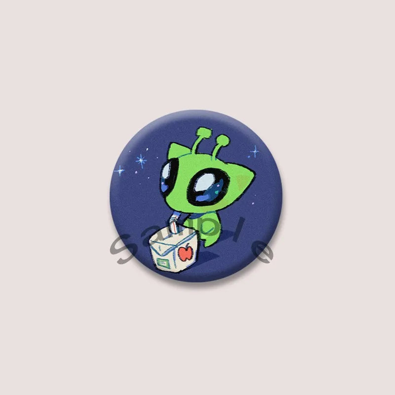 Cute Green Alien Cat Round Badge – Funny Cartoon Animal Brooch Pin for Backpack, Lapel & Gifts