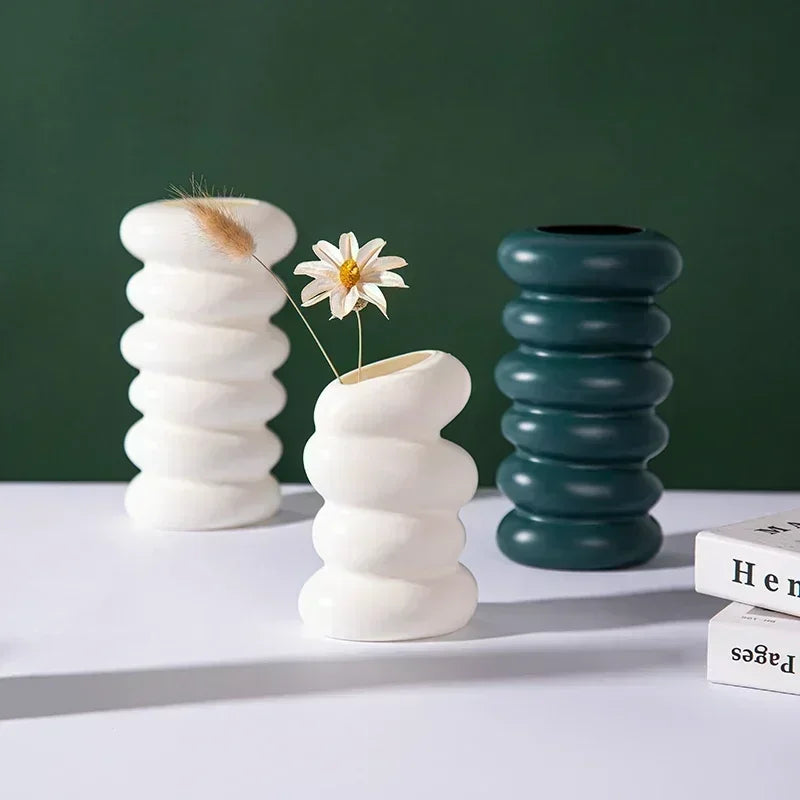 Nordic-Style Plastic Flower Vase - Decorative Hydroponic Pot for Home and Office Desk, Elegant Floral Arrangement Container for Modern Decor