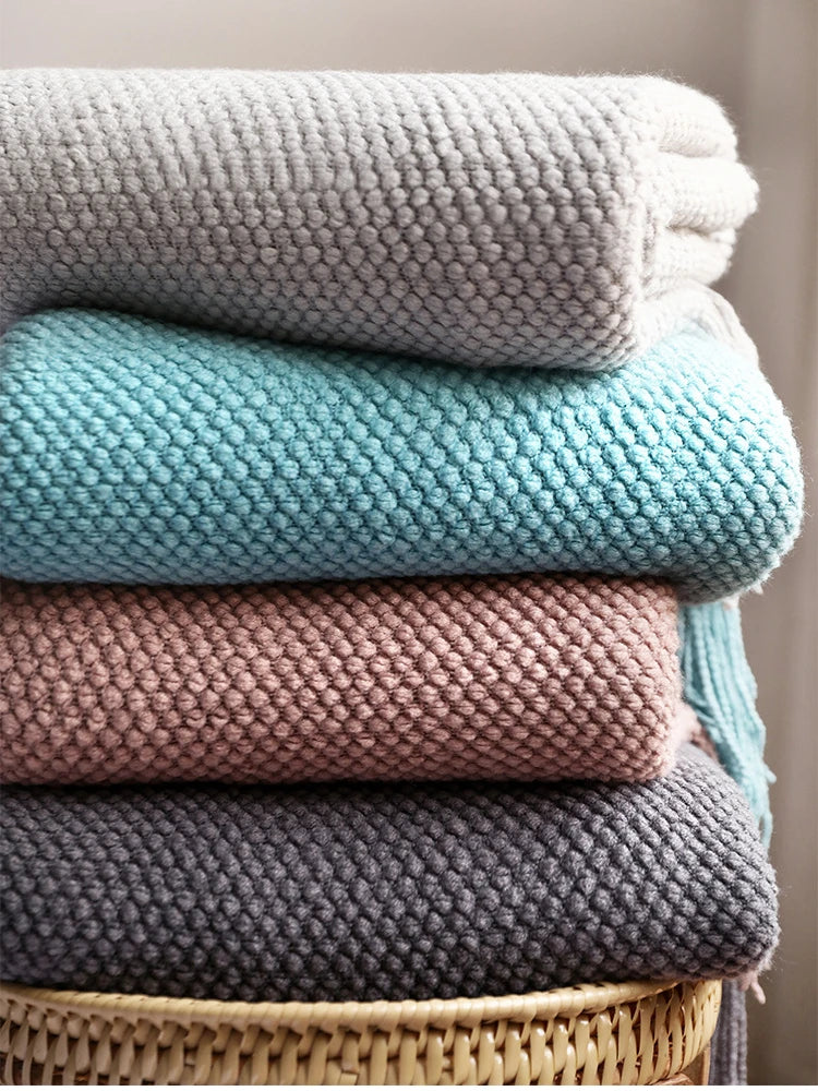Textile City Knitted Blanket – Thick Waffle Corn Grain Embossed Throw with Tassels, Winter Warm Bedspread 130x240cm