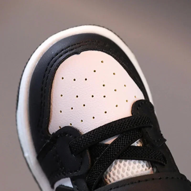2025 Toddler & Kids White Sneakers — Fashionable Non-Slip Walking Shoes for Boys, Breathable Outdoor Casual Board Shoes
