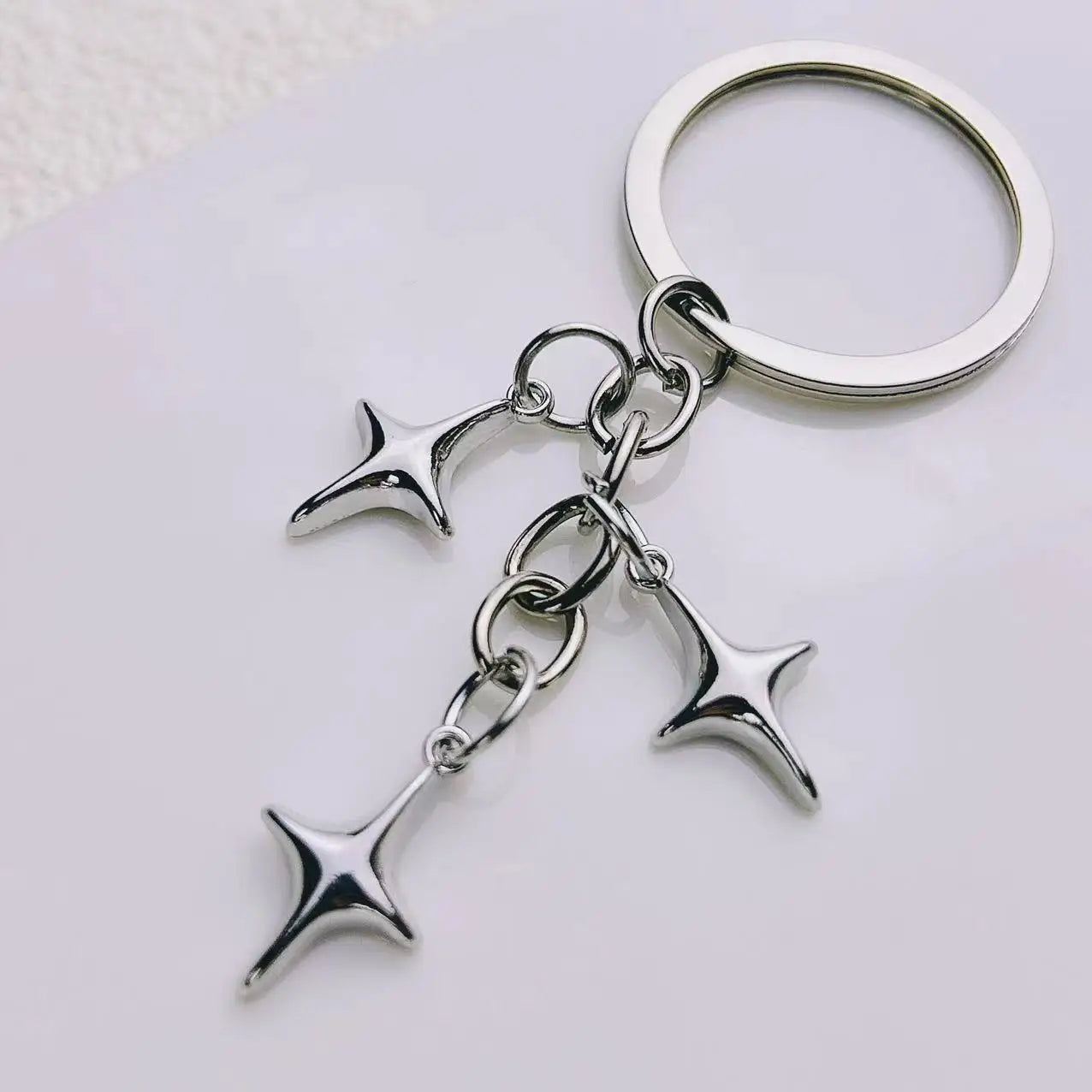 Star & Moon Alloy Keychain Pendant – Creative Four-Pointed Star Key Ring Bag Backpack Charm for Women & Men Jewelry Gift Accessories
