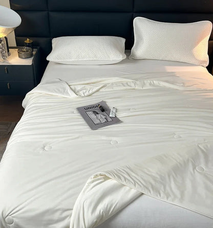 High-Quality Cooling Blanket – Smooth Air-Conditioning Comforter, Lightweight Summer Quilt with Double-Sided Cooling Fabric
