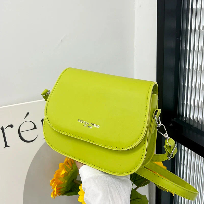 Women's Crossbody Bag – Solid Color Fashionable Retro Flipped Design, Casual and Simple Style