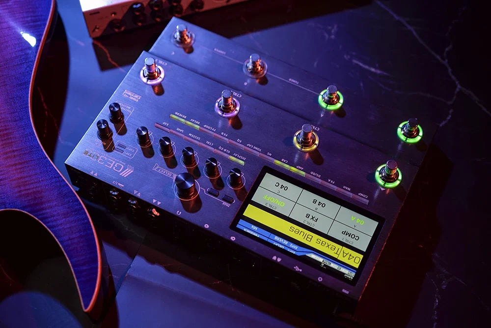MOOER PE100 Portable Guitar Multi-Effects Processor – 39 Effects, 40 Drum Patterns & 10 Tempo Options