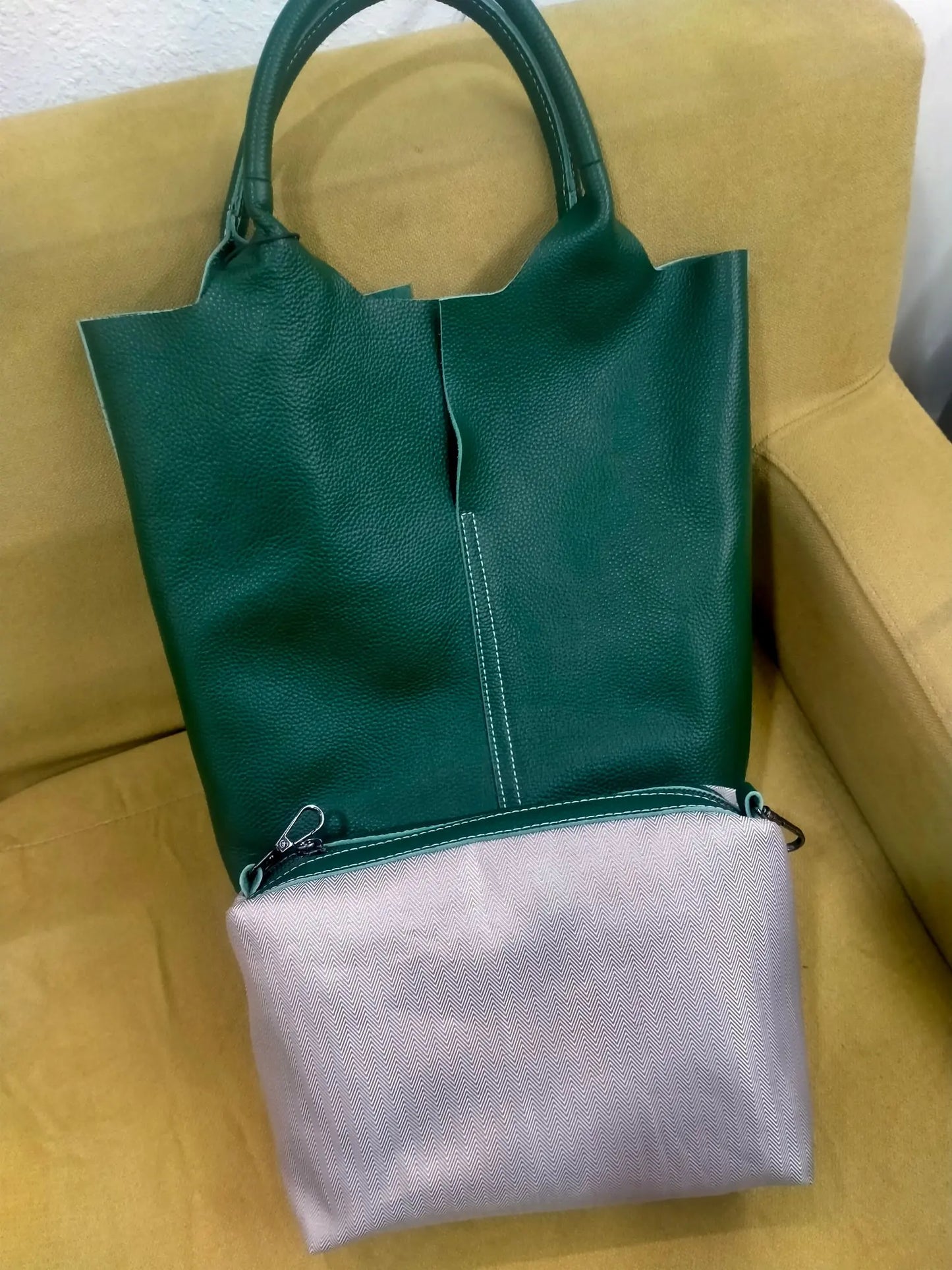 Genuine Leather Women’s Commuter Tote Bag — Soft Cowhide Shoulder Handbag, Large Capacity Bucket Bag, 2025 New