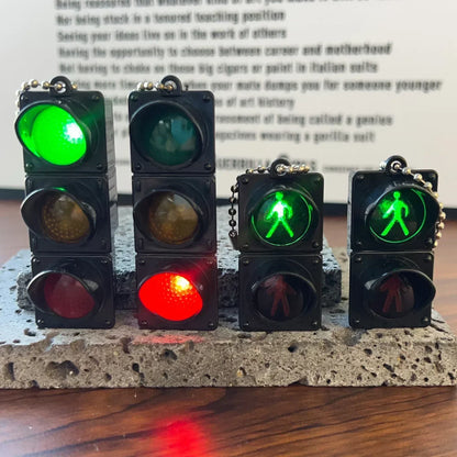 1/4Pcs Mini Simulation Electronic Traffic Light Keychain – LED Pedestrian Light Toy for Kids’ Learning & Gifts
