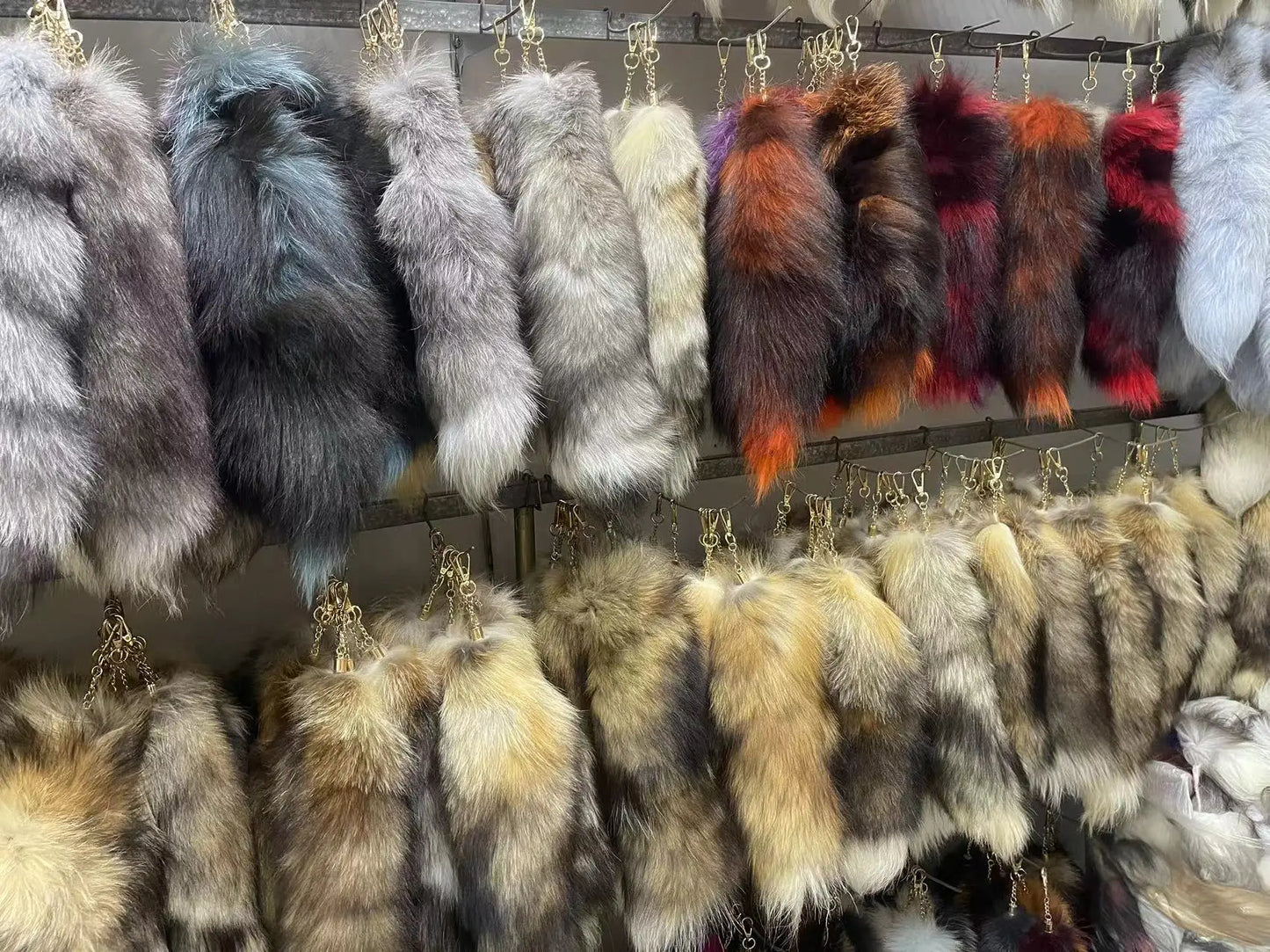 Real Fox Fur Tail Keychain – Large Natural Fur Pendant for Cosplay, Bags, Cars, and Women