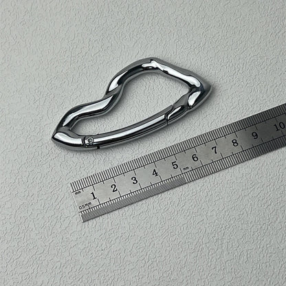 Twisted Metal Carabiner Keychain – Multifunctional Gothic Key Ring for Backpack & Waist Hanging Decor