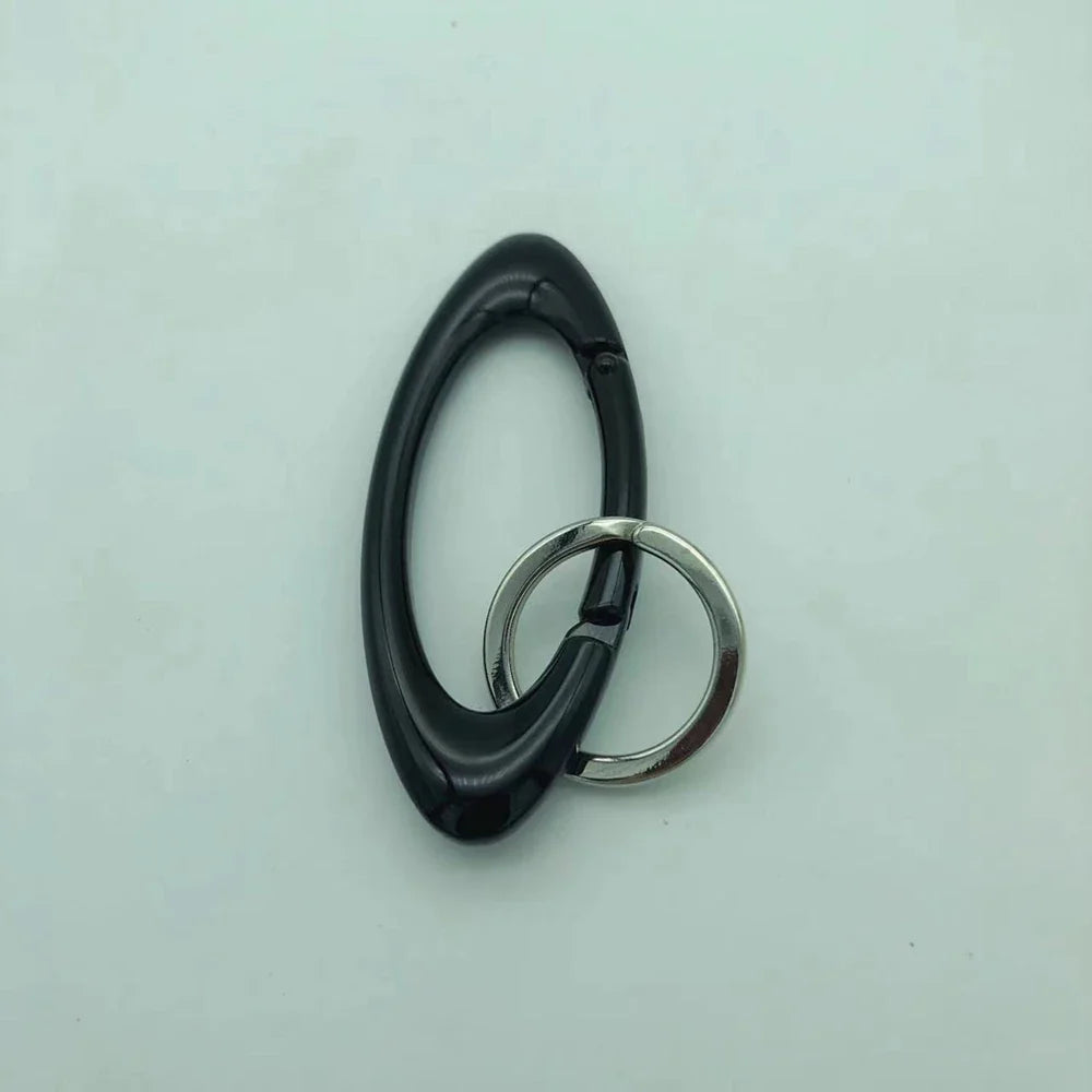 Twisted Metal Carabiner Keychain – Multifunctional Gothic Key Ring for Backpack & Waist Hanging Decor