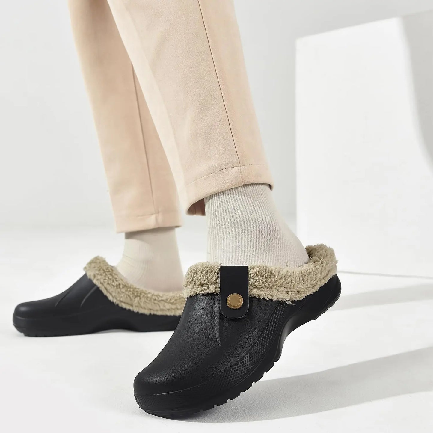 Bebealy Casual Women’s Garden Shoes & Warm Fluffy Men’s Waterproof Winter Slippers – Outdoor Antiskid Classic Leopard Design