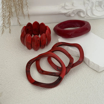 KMVEXO Vintage Wide Red Geometric Resin Bangles – Irregular Chunky Acrylic Bracelets for Women Summer Gift