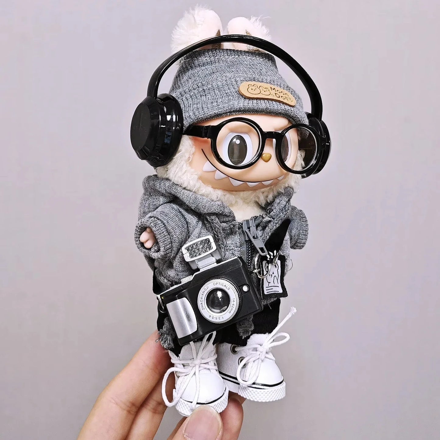 Labubu 15cm/17cm Universal Hoodie Set – Gray Trendy Outfit with Camera, Glasses, Headphones & Canvas Shoes (Series 1-3 Compatible)
