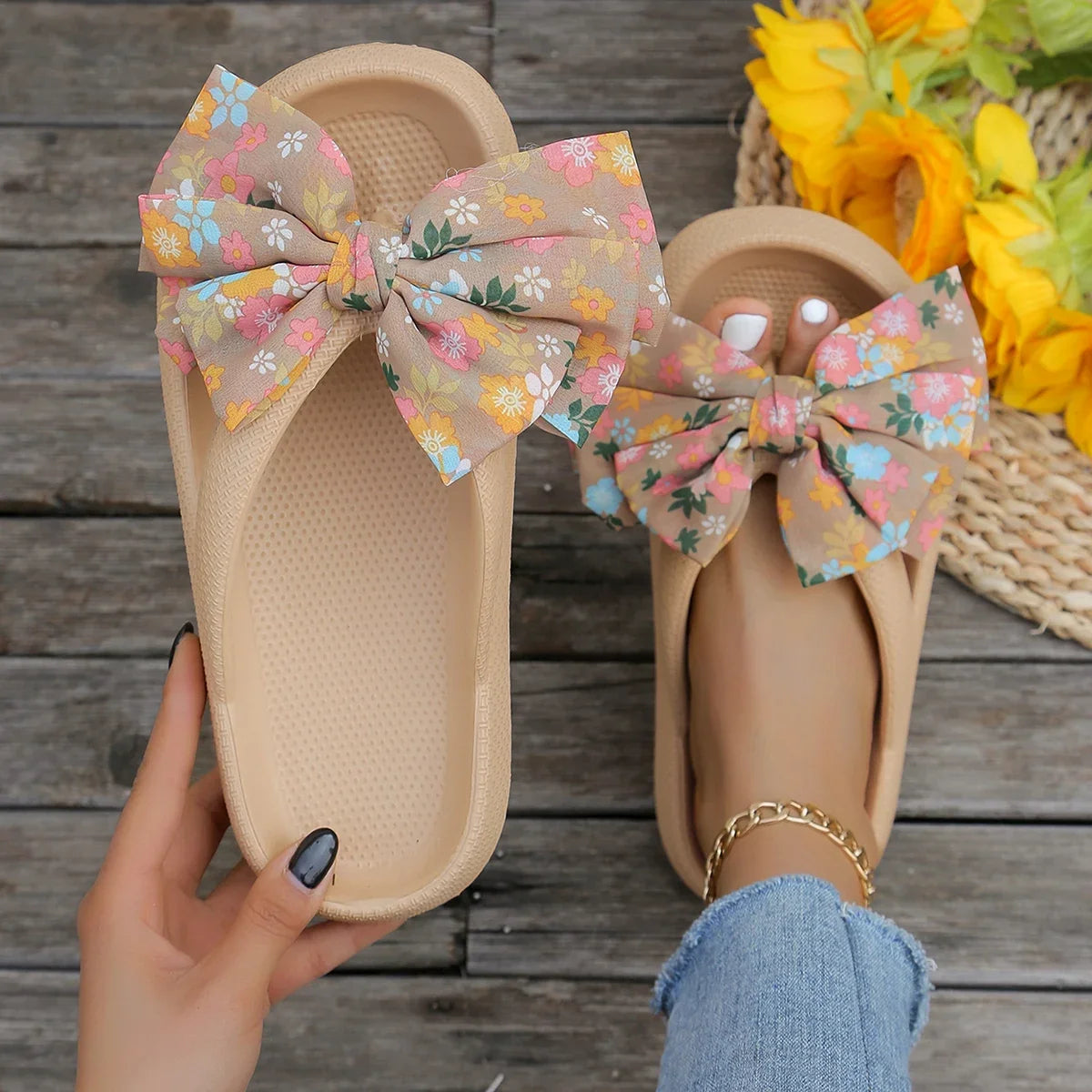 Women's Leopard Bow Flip Flops - Soft Thick-Soled Cloud Slippers for Summer Beach & Travel