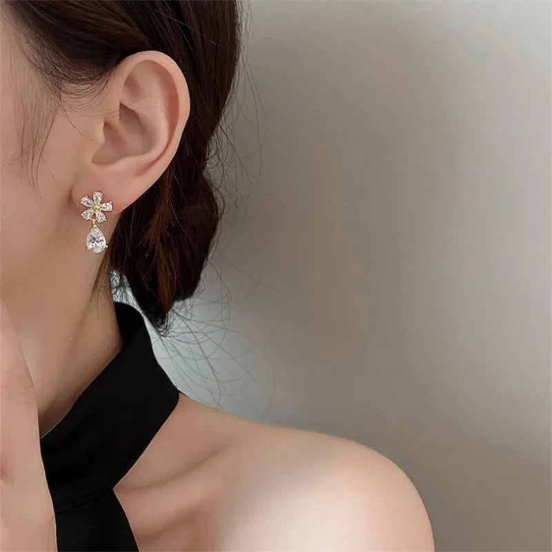 Women’s Light Luxury Zircon Stud Earrings – Flower Leaf Design with Imitation Pearl for Elegant Party & Wedding Jewelry