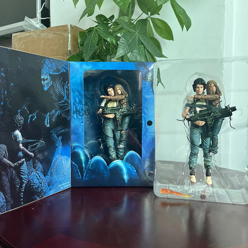 NECA Alien 2 LT Ellen Ripley & Newt Figure – Giger Xenomorph Facehugger Collectible Action Model Toy, Perfect Gift