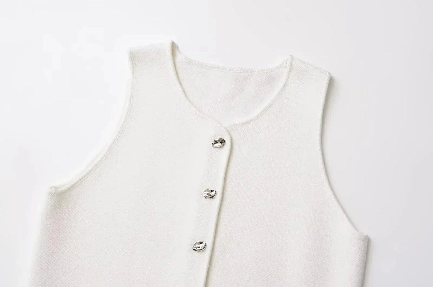 Fall 2025 Knit Vest for Women – Sleeveless Cropped Asymmetrical Slim Sweater Top – White Basic Slim Shirt