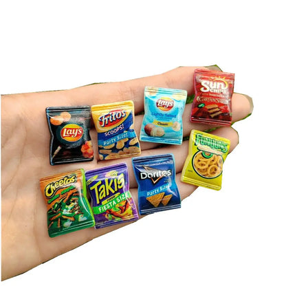 8PCS Miniature Dollhouse Food – Assorted Resin Chips & Snack Bags for Blythe OB11 Dolls