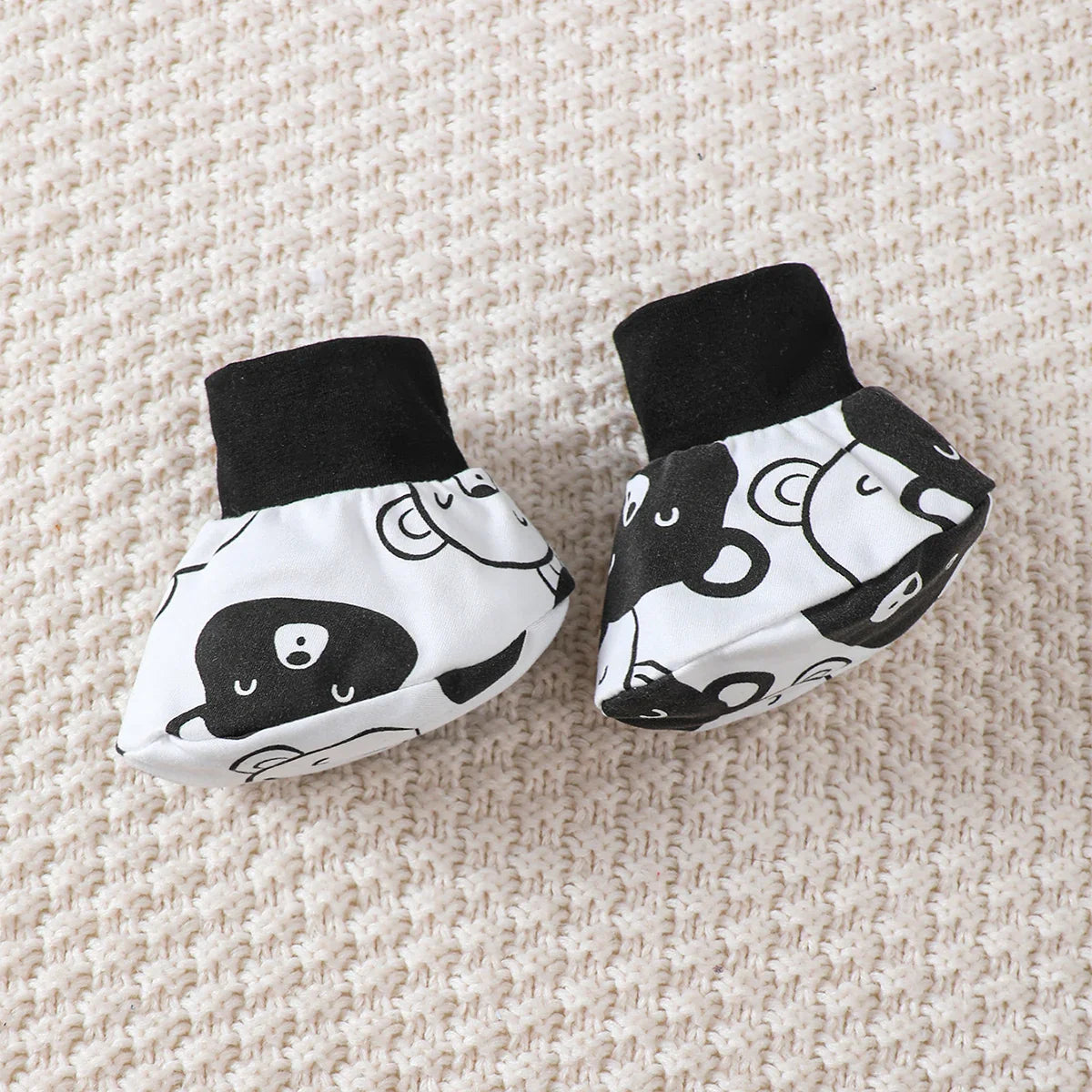 0-9 Months Baby Boy Set – Little Bear Long Sleeve Bodysuit, Pants, Hat & Socks for Spring & Autumn Newborns