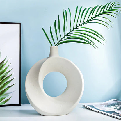 Creative Resin White Donut Vase – Modern Minimalist Decorative Flower Vase for Home Decor & Table Styling