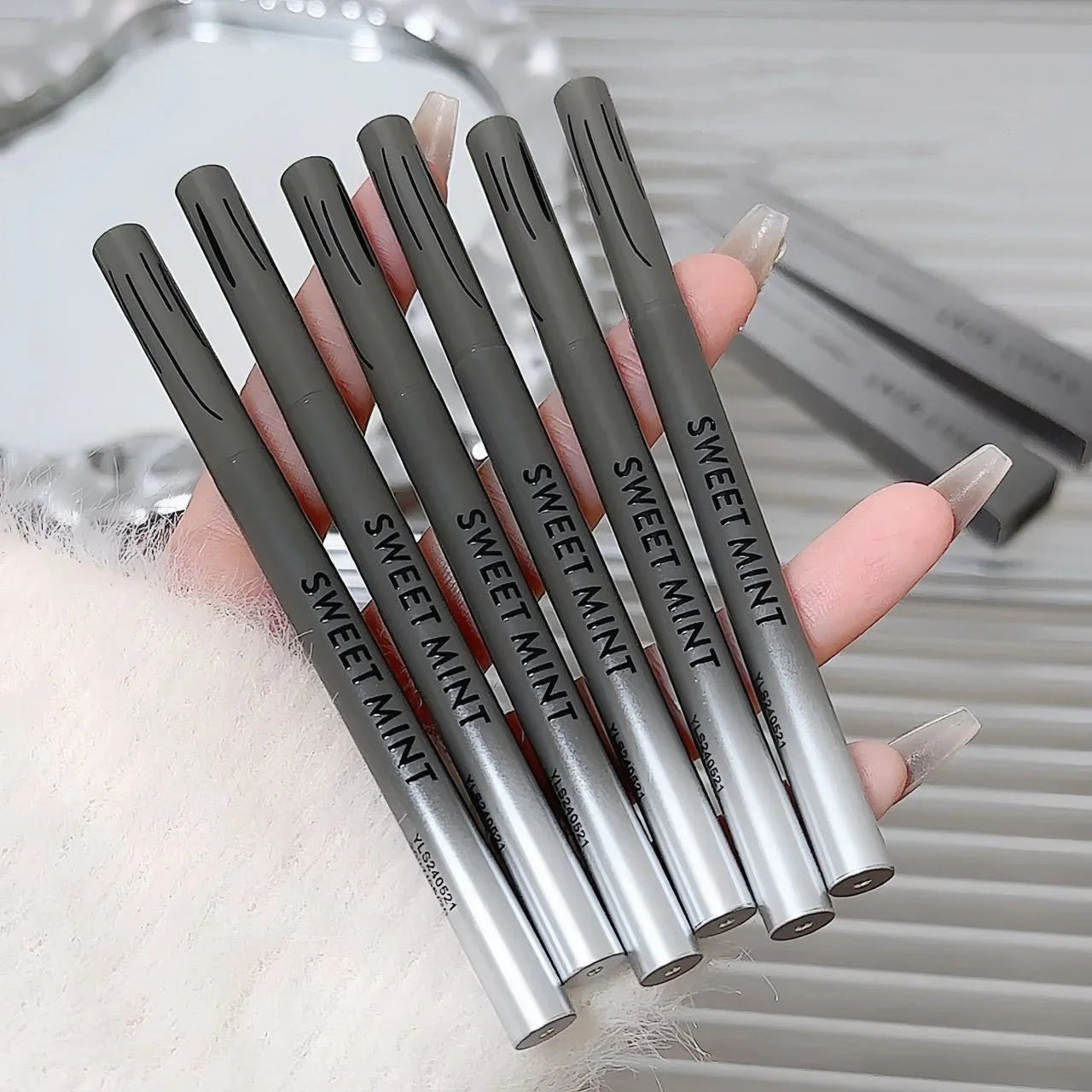 Sexy Rose Red Matte Eyeliner Pencil — Waterproof, Easy-to-Color Wine Red Eye Makeup Cosmetics (1pc)
