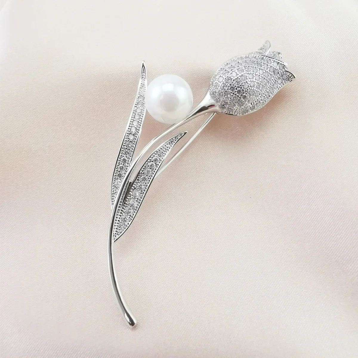 Luxury Tulip Flower Brooch Pin with White Stone – Elegant Rose Floral Jewelry for Women (2023 Design)