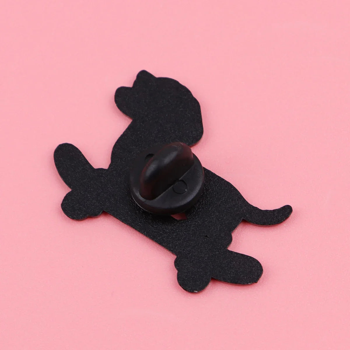 Cute Dachshund Enamel Pin – Cartoon Dog Brooch Lapel Badge for Backpack, Clothing & Gifts