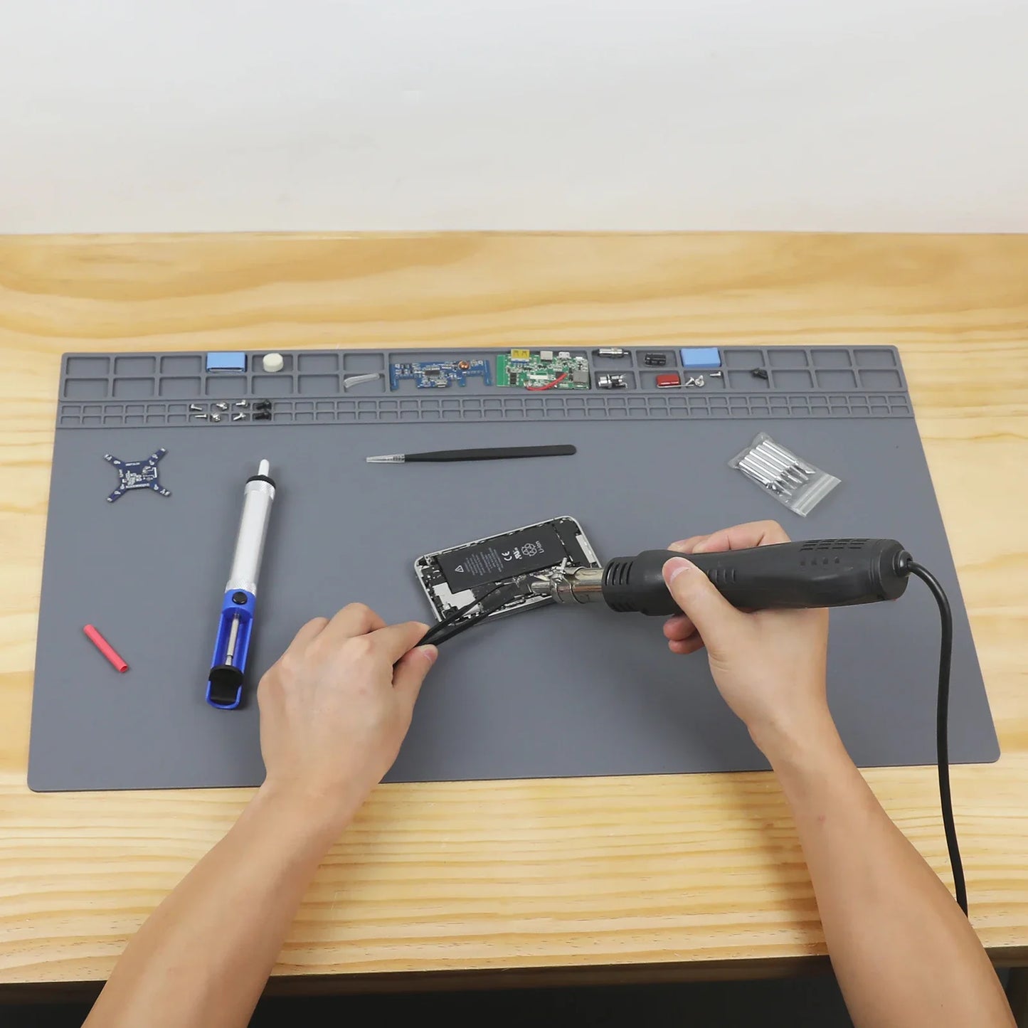 Toolour High-Temperature Silicone Welding Pad – Non-Slip Durable Mat up to 500℃, Multi-Size for Welding Work