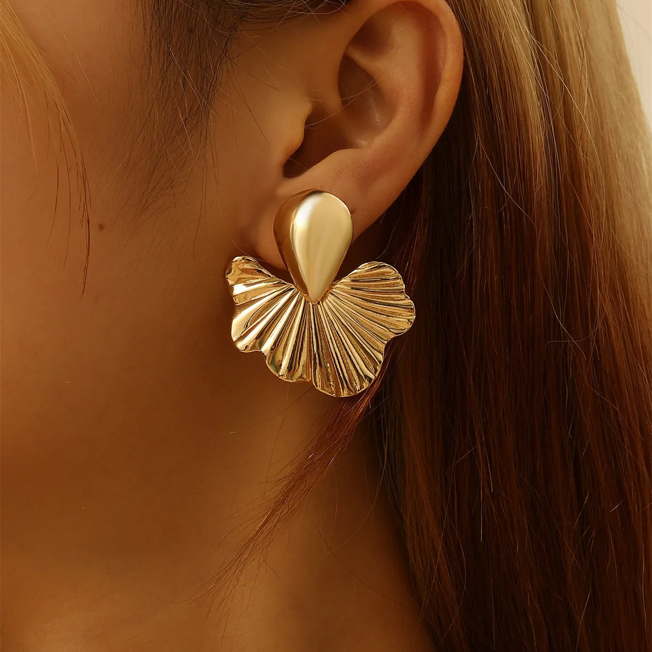 Retro Baroque Pearl Stud Earrings – Gold Irregular Alloy Jewelry for Women