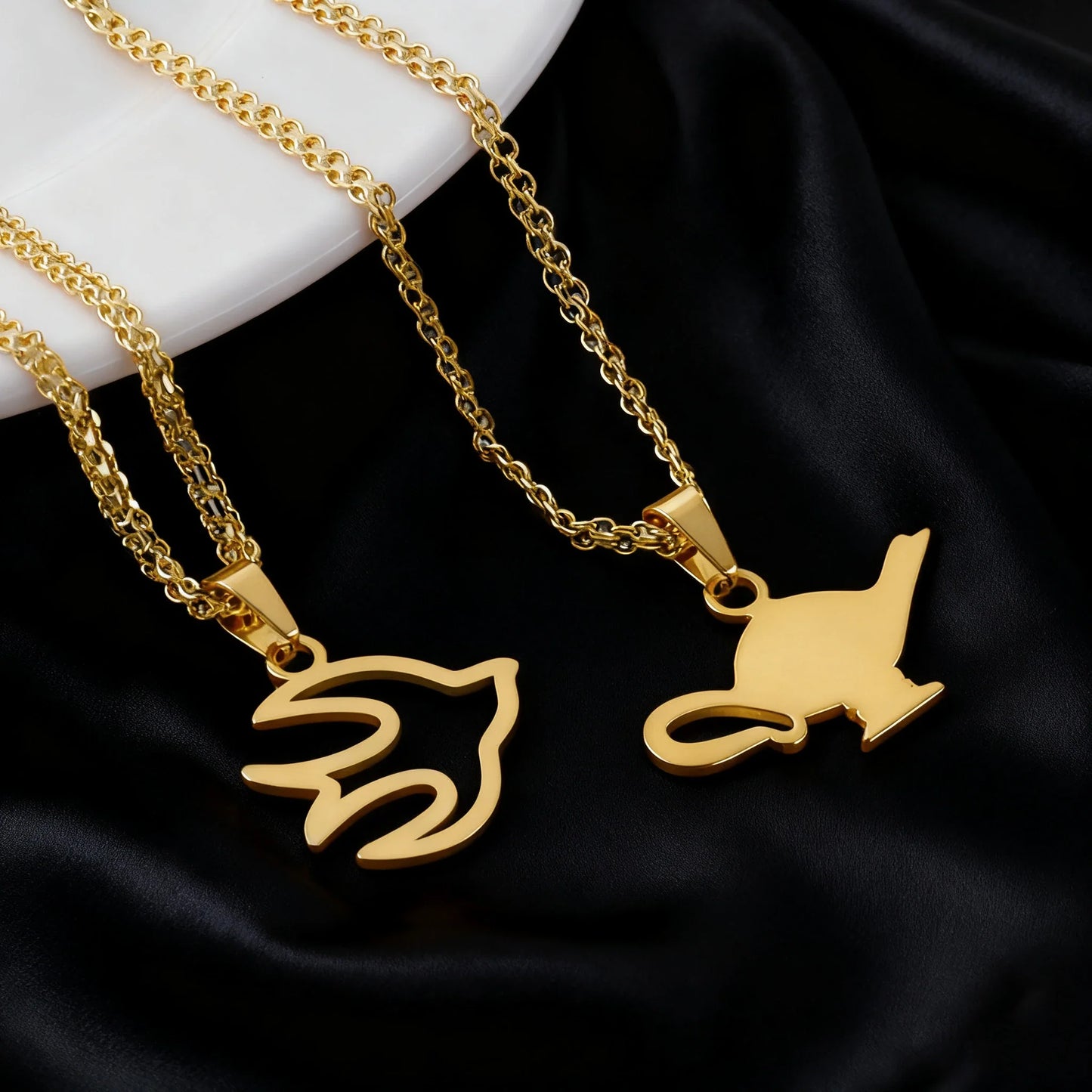 Luxury Gold Stainless Steel Letter Necklace – Minimalist Women’s Jewelry for Daily Wear & Gift