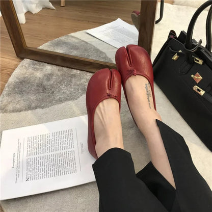 2026 Women’s Split-Toe Tabi Flats – Soft Leather Slip-On Ballet Shoes, Comfortable Casual Everyday Flat Shoes for Ladies