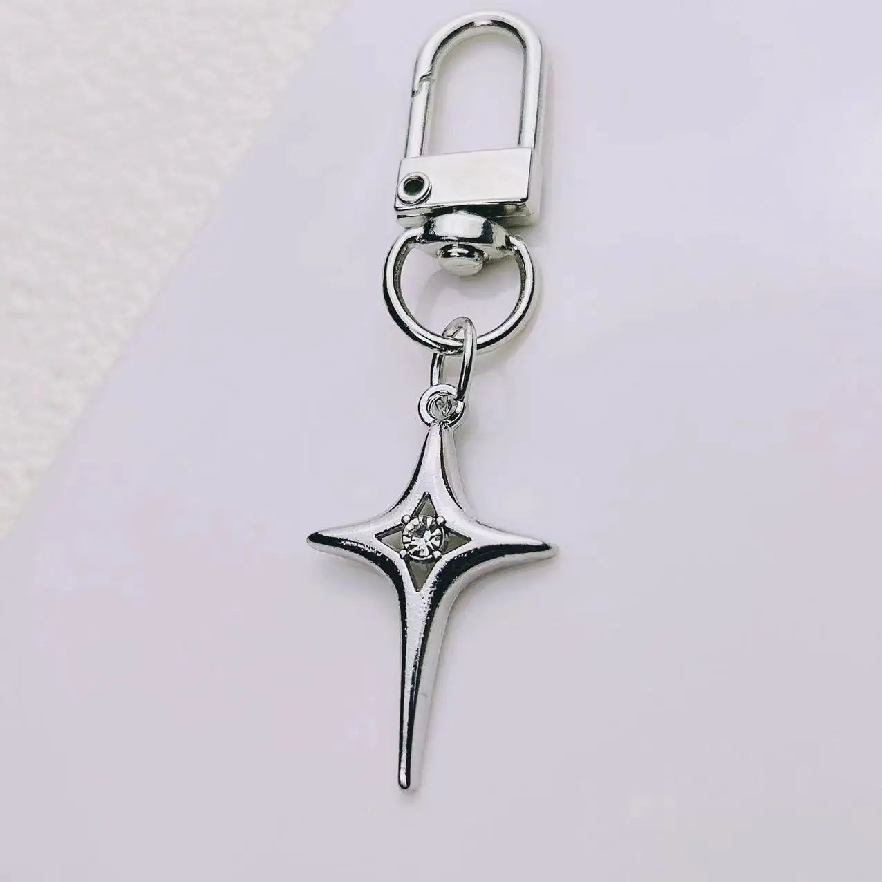 Star & Moon Alloy Keychain Pendant – Creative Four-Pointed Star Key Ring Bag Backpack Charm for Women & Men Jewelry Gift Accessories