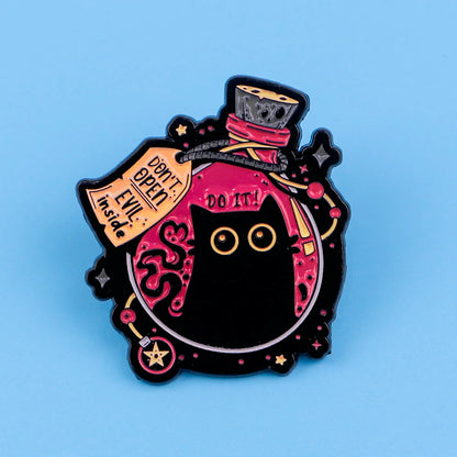 Cute Black Cat Enamel Pin – Animal Brooch Lapel Pin for Backpack, Clothing, Witch Jewelry & Halloween Gifts